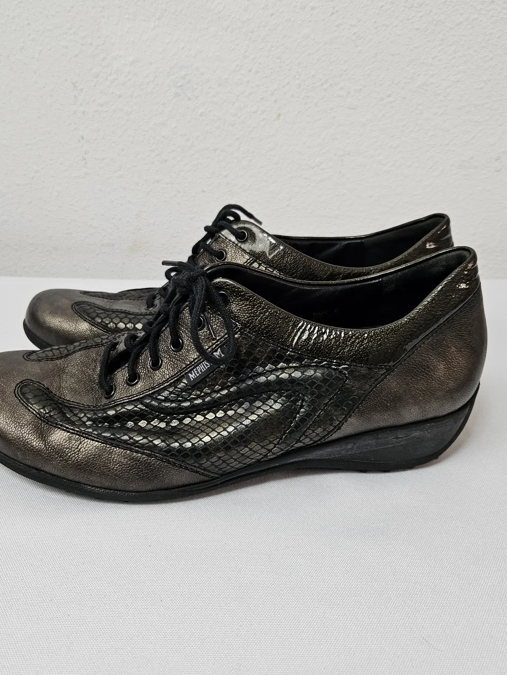 Mephisto Women's Metallic Olive Lace-Up Comfort Shoes Size 8.5